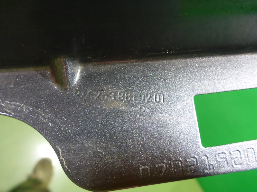 Крыло переднее правое