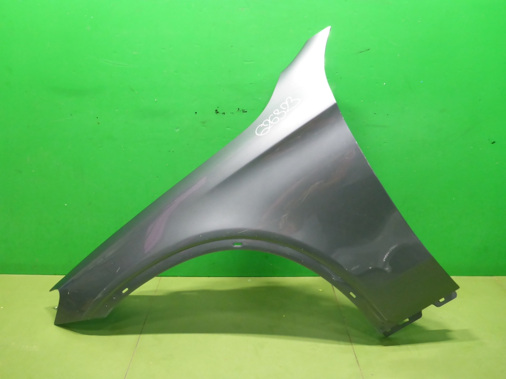 Крыло переднее левое