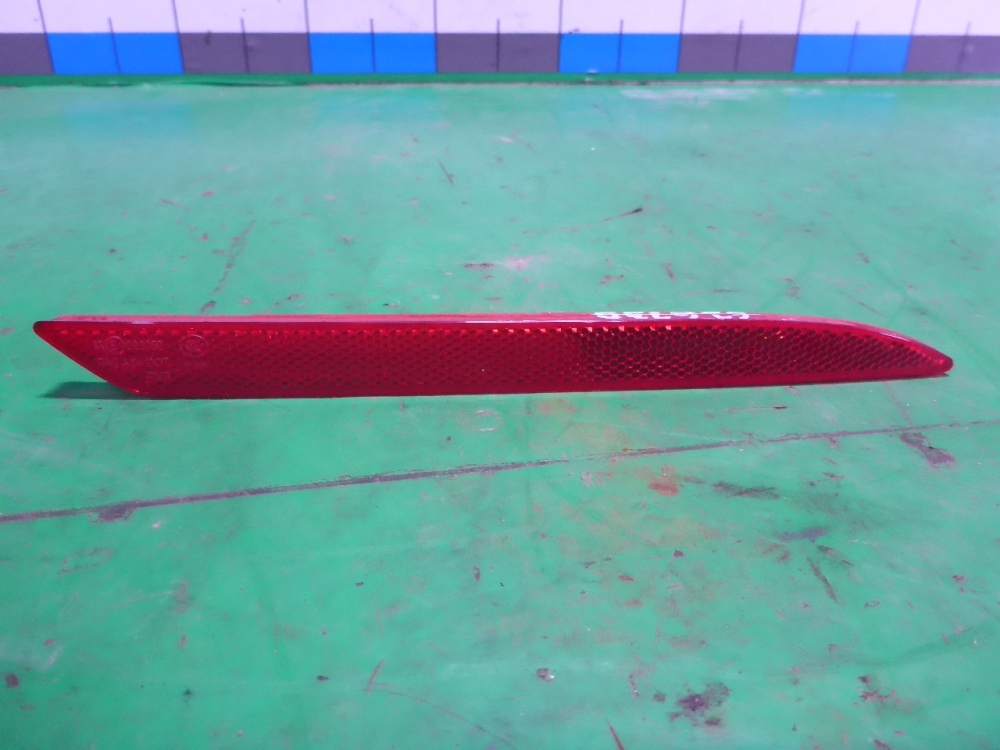 Отражатель в бампер задний правый