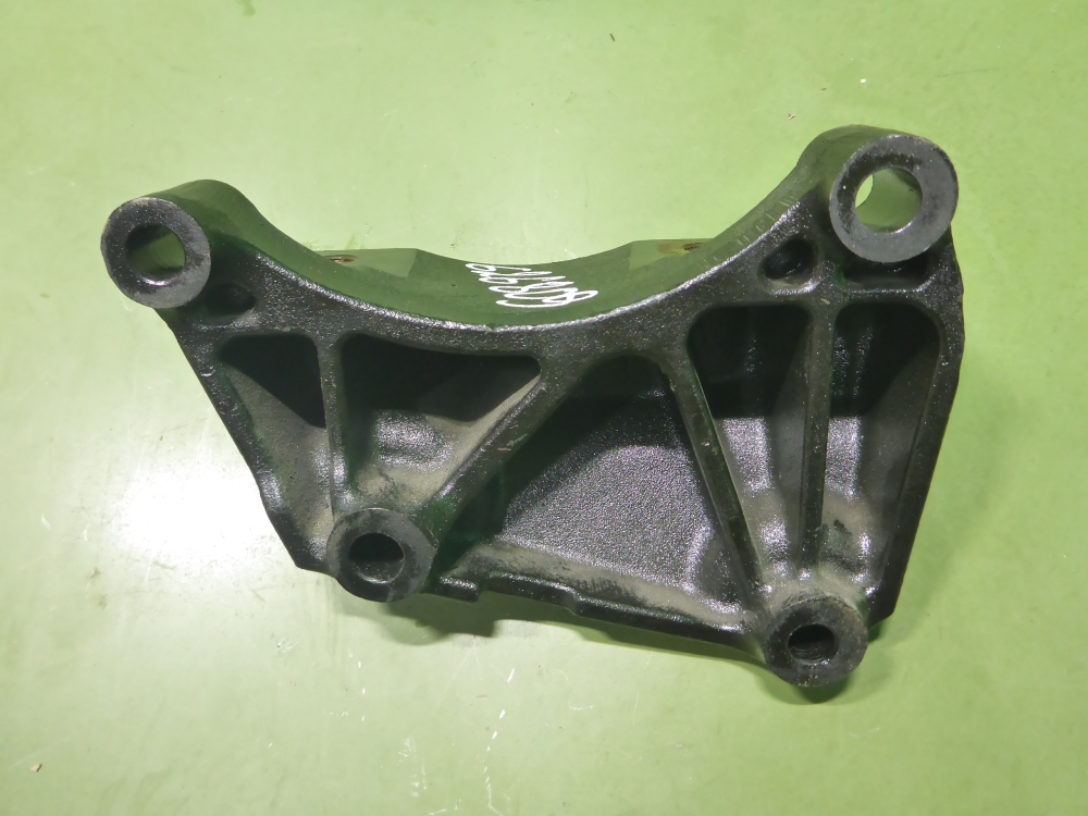 Кронштейн двигателя правый