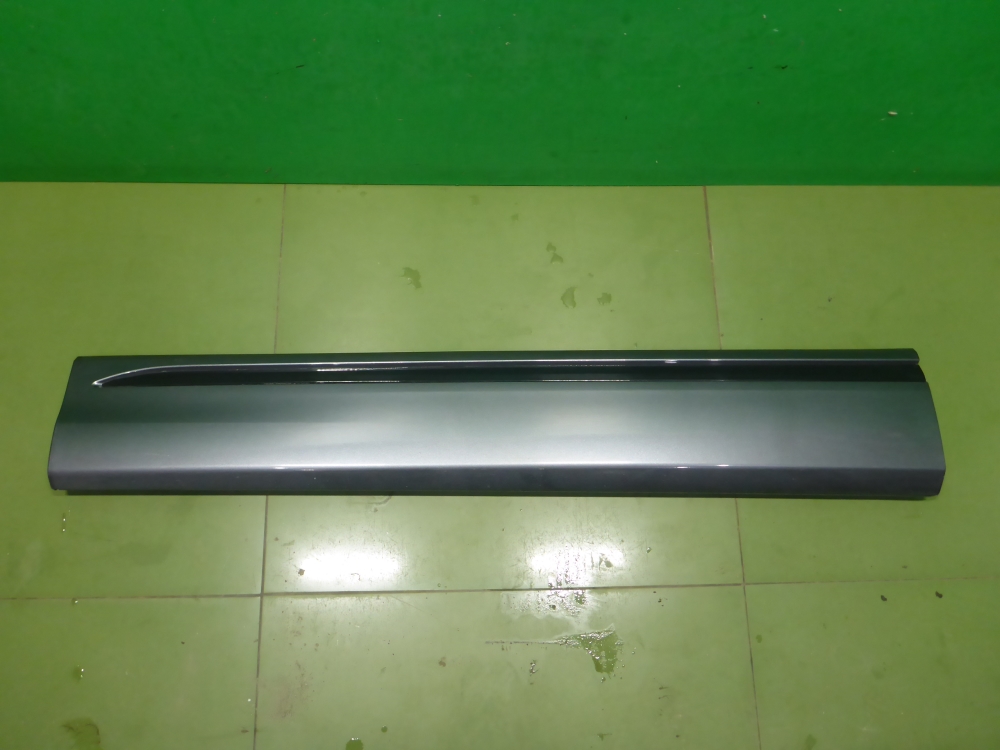 Накладка двери передней левой