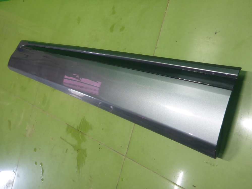 Накладка двери передней левой