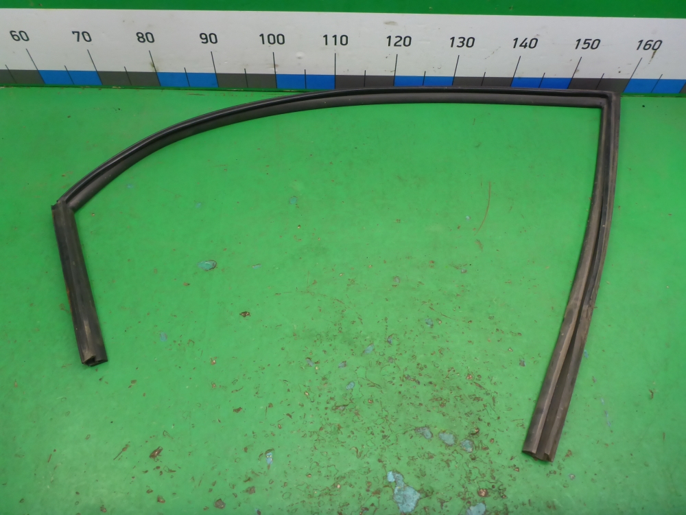 Уплотнитель стекла двери