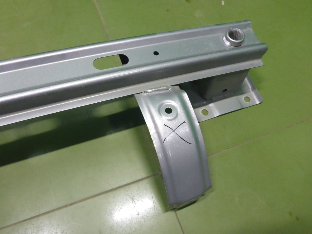 Усилитель заднего бампера