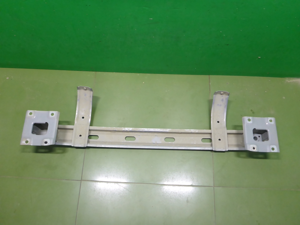 Усилитель заднего бампера