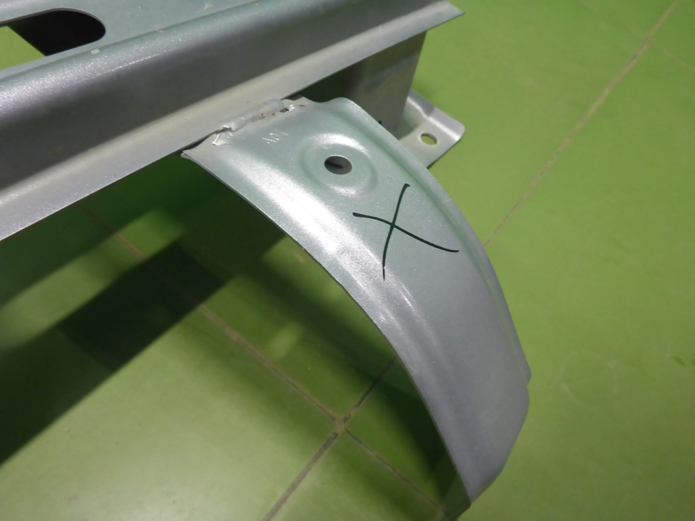 Усилитель заднего бампера