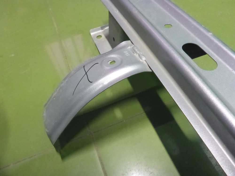 Усилитель заднего бампера