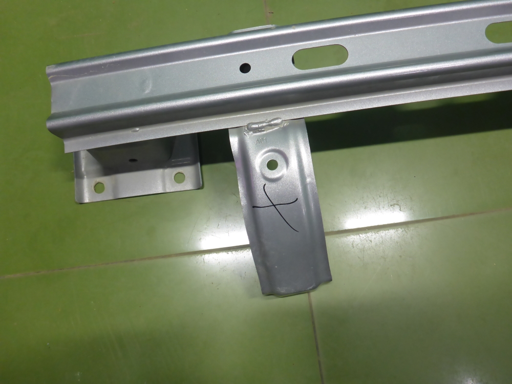 Усилитель заднего бампера