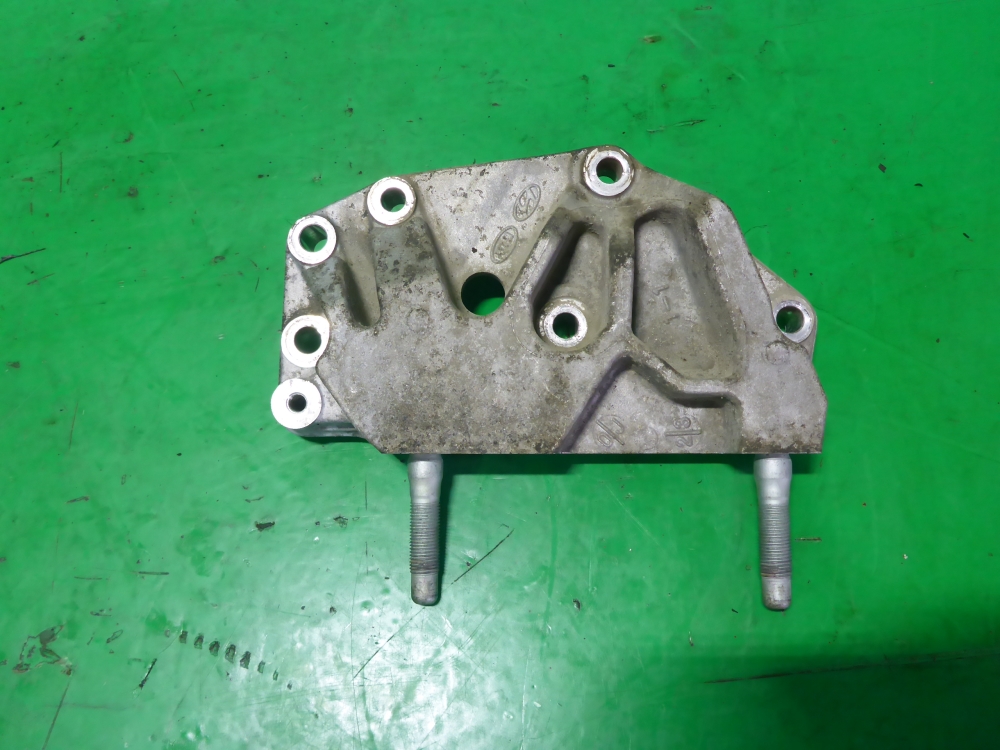 Кронштейн двигателя правый