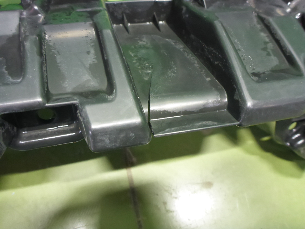 Кронштейн переднего бампера