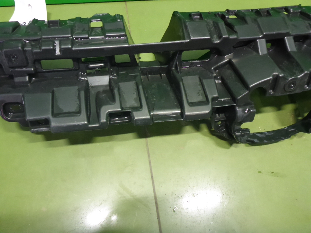 Кронштейн переднего бампера