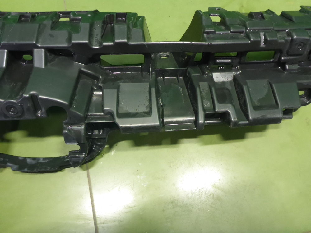 Кронштейн переднего бампера