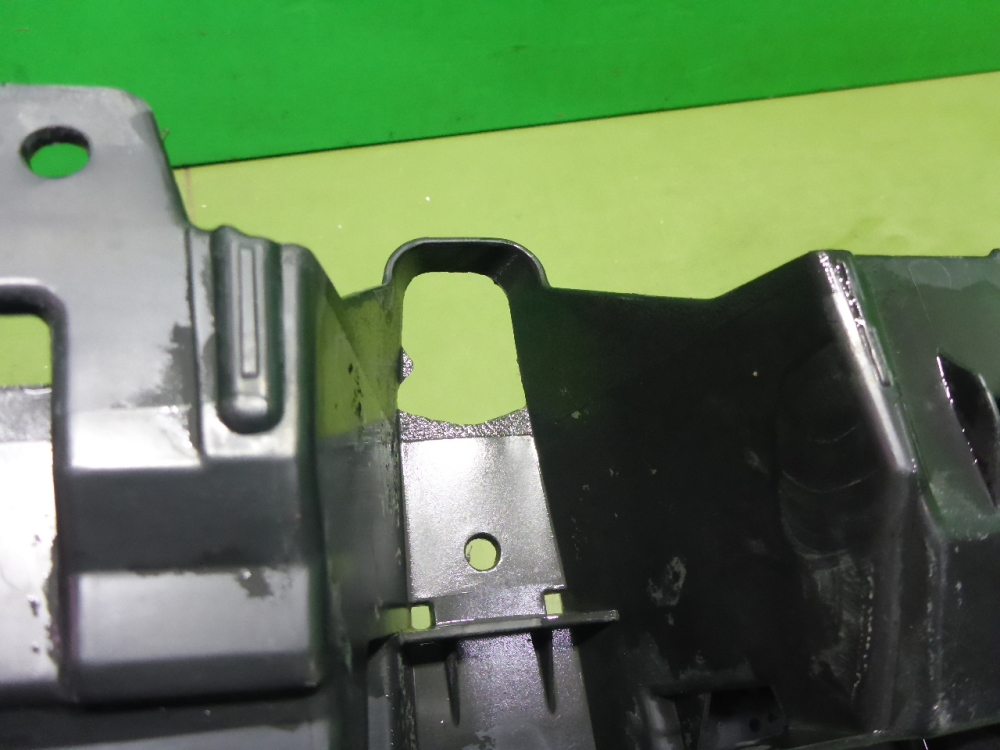 Кронштейн переднего бампера