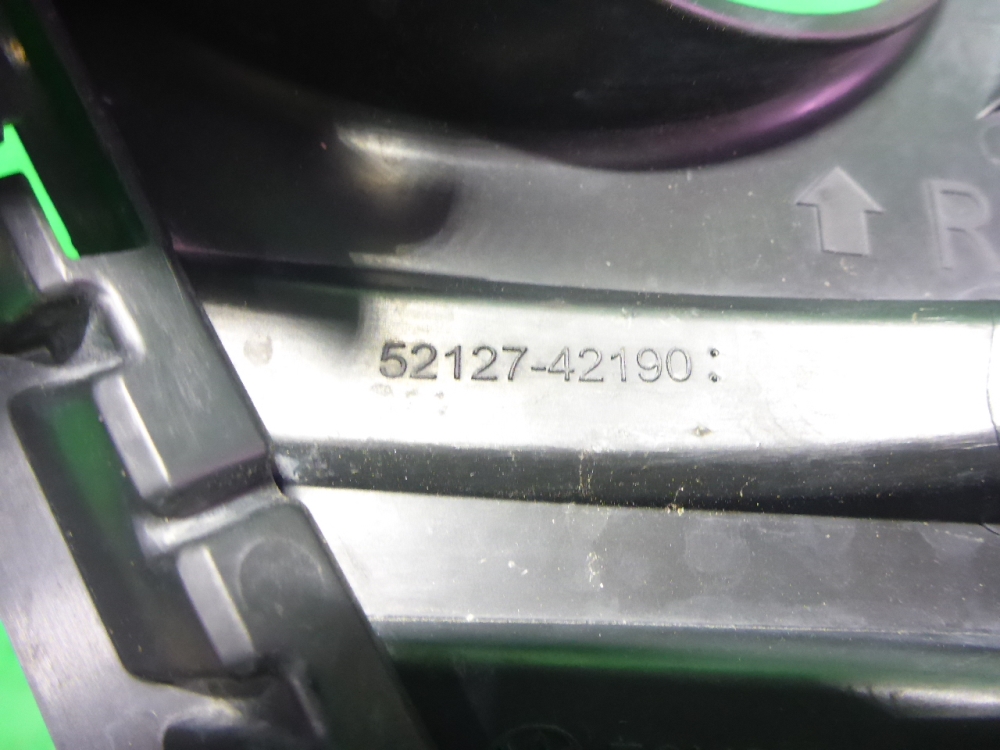 Рамка противотуманной фары правой