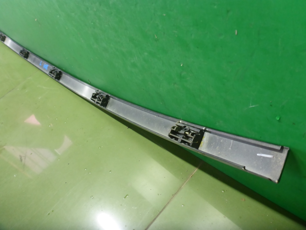 Молдинг крыши левый