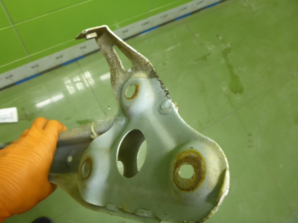 Усилитель заднего бампера