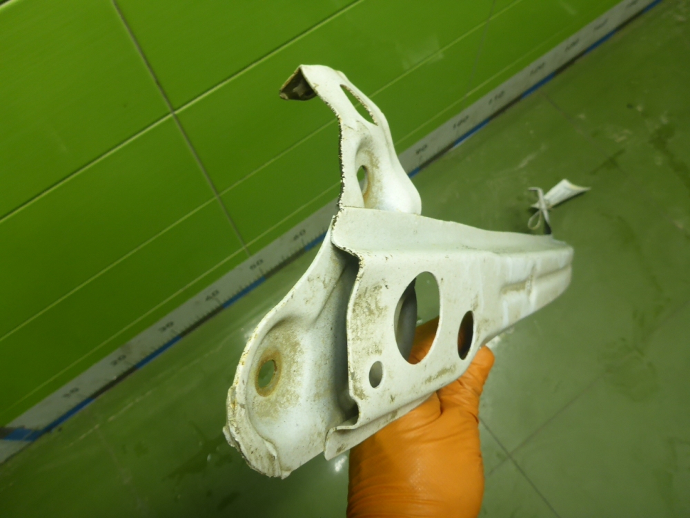 Усилитель заднего бампера