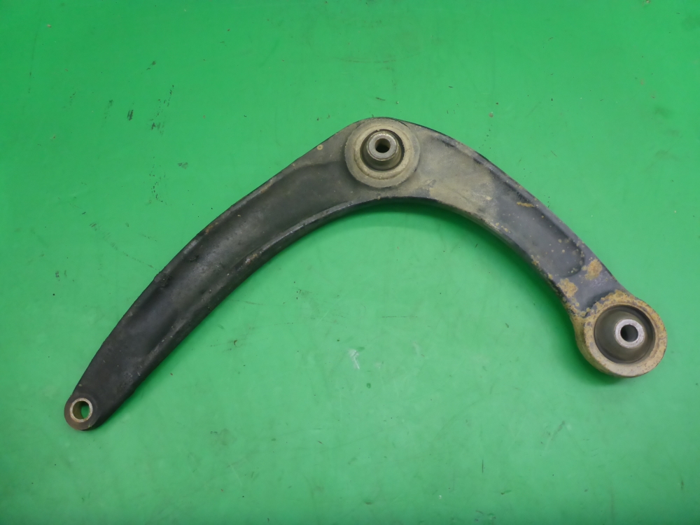 Рычаг передний левый
