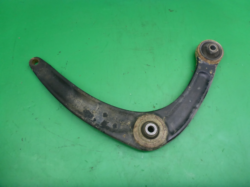 Рычаг передний левый