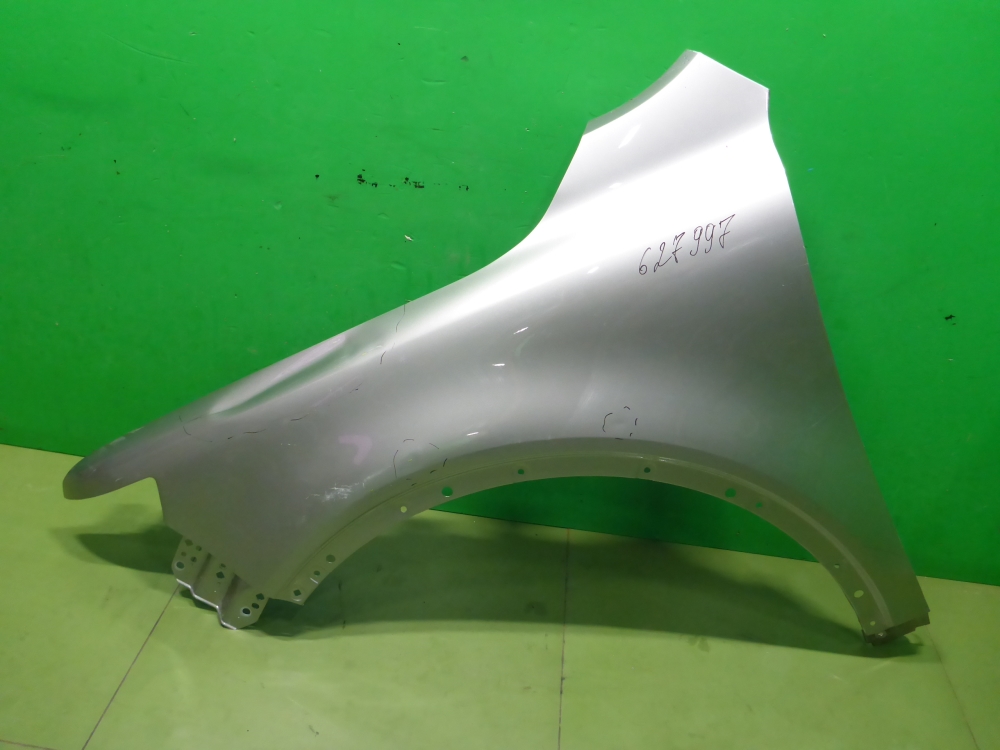 Крыло переднее левое