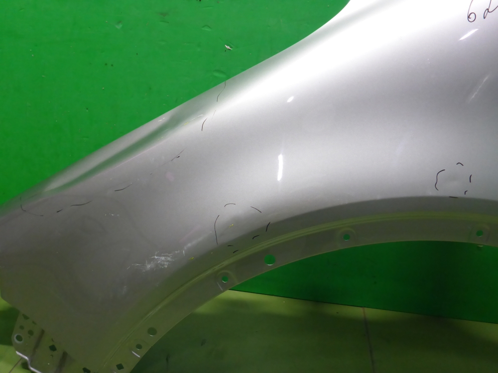 Крыло переднее левое