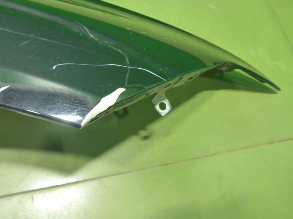 Крыло переднее правое