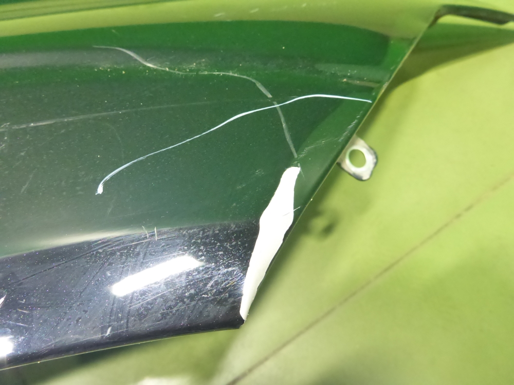 Крыло переднее правое