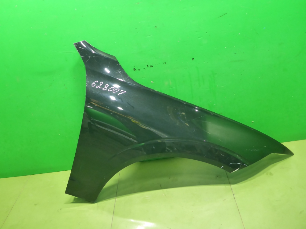 Крыло переднее правое