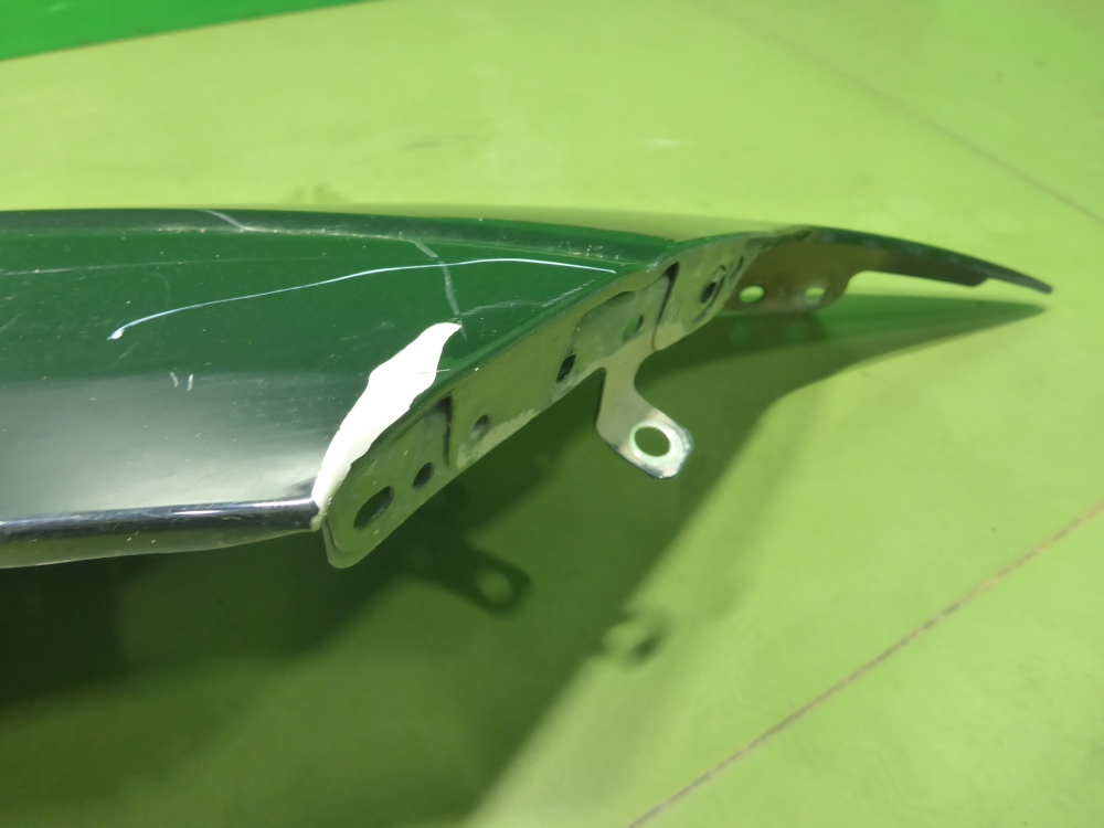 Крыло переднее правое