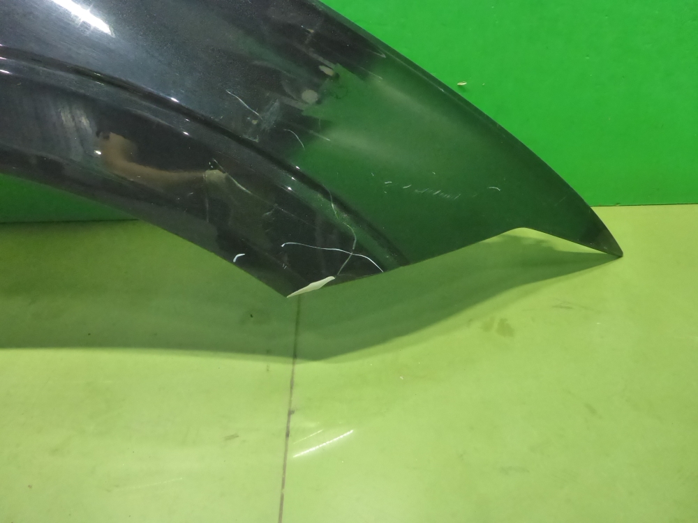 Крыло переднее правое