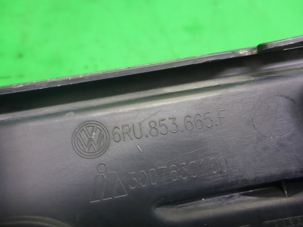 Рамка противотуманной фары левой