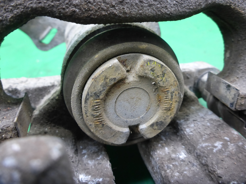 Суппорт задний левый