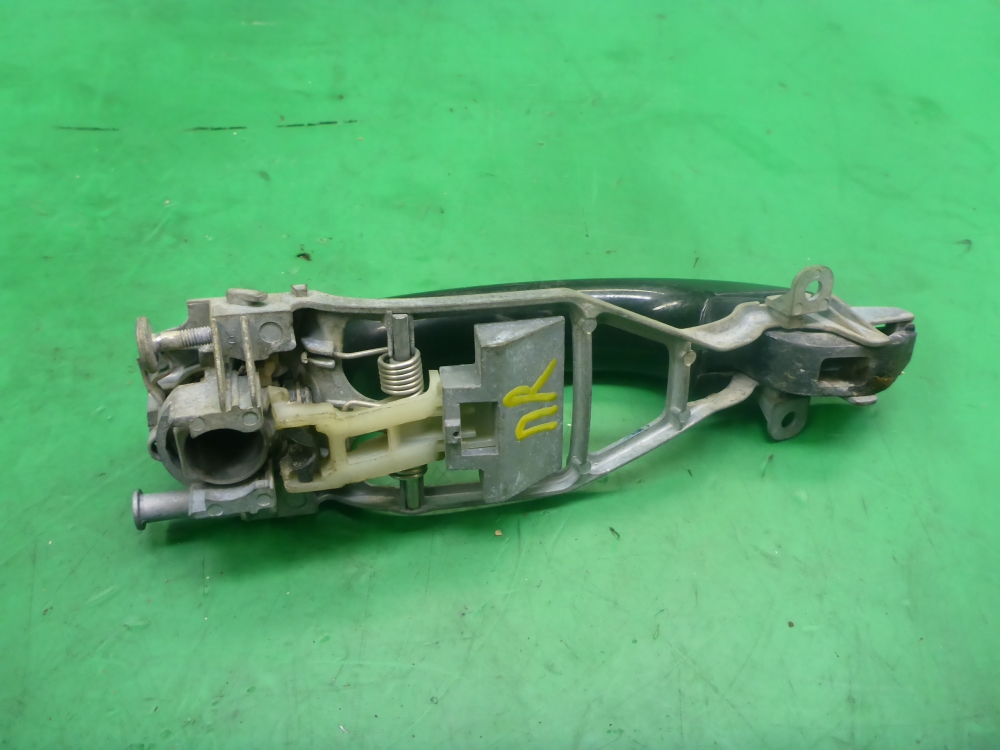 Ручка двери передней наружная правая