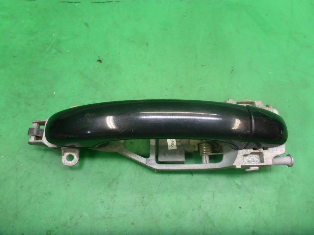 Ручка двери передней наружная правая