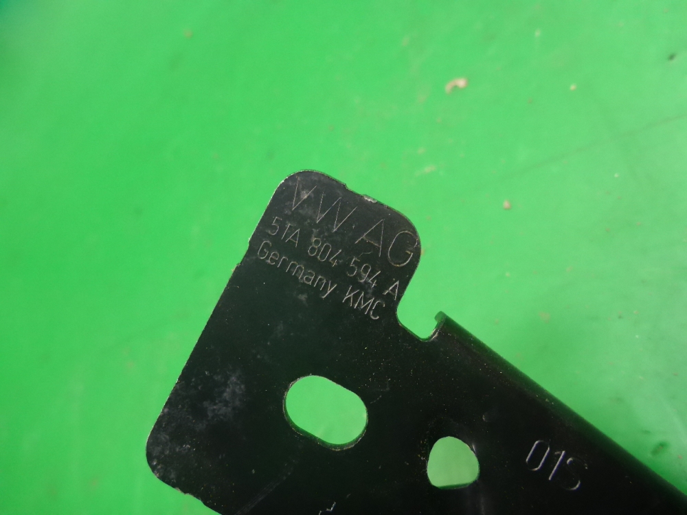 Кронштейн фар правый