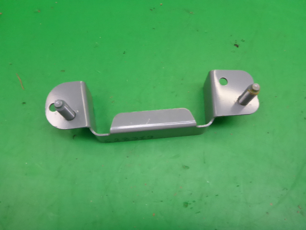 Кронштейн переднего бампера левый