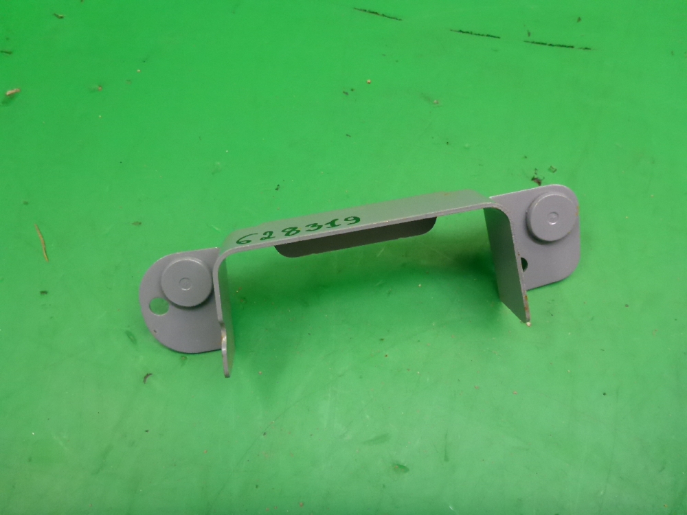 Кронштейн переднего бампера левый