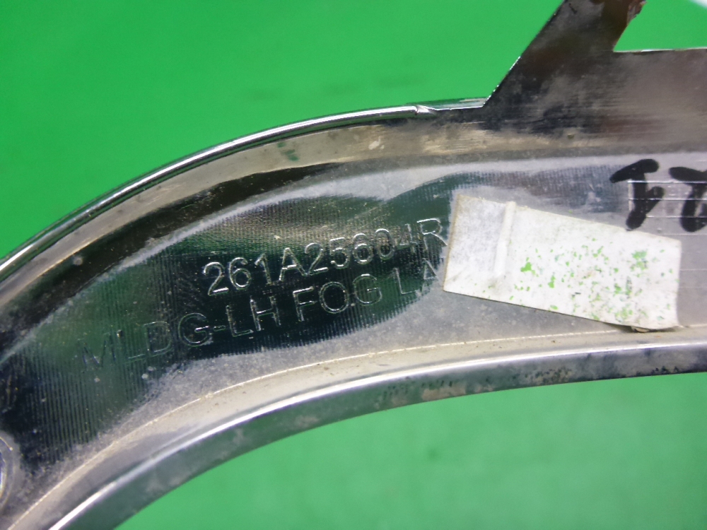 Рамка противотуманной фары правой