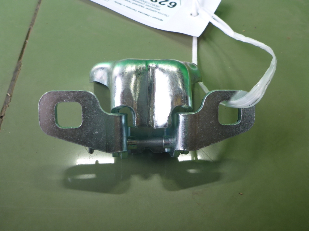 Петля двери задней правой верхняя