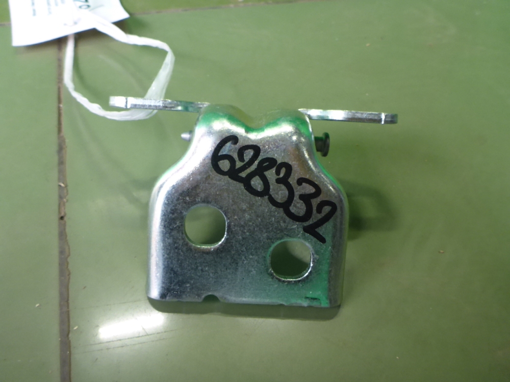 Петля двери задней правой верхняя