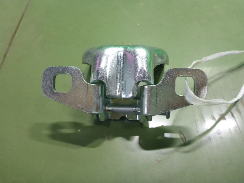 Петля двери задней левой верхняя