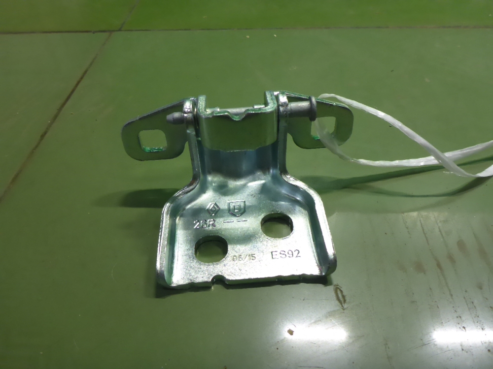 Петля двери задней левой верхняя