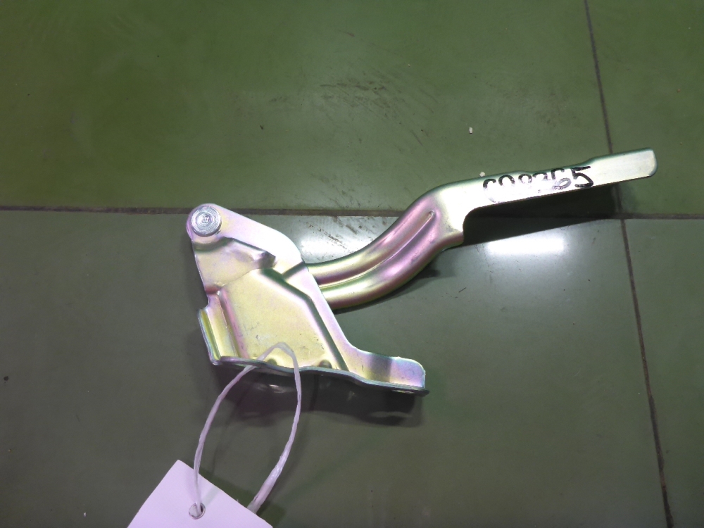 Петля капота левая