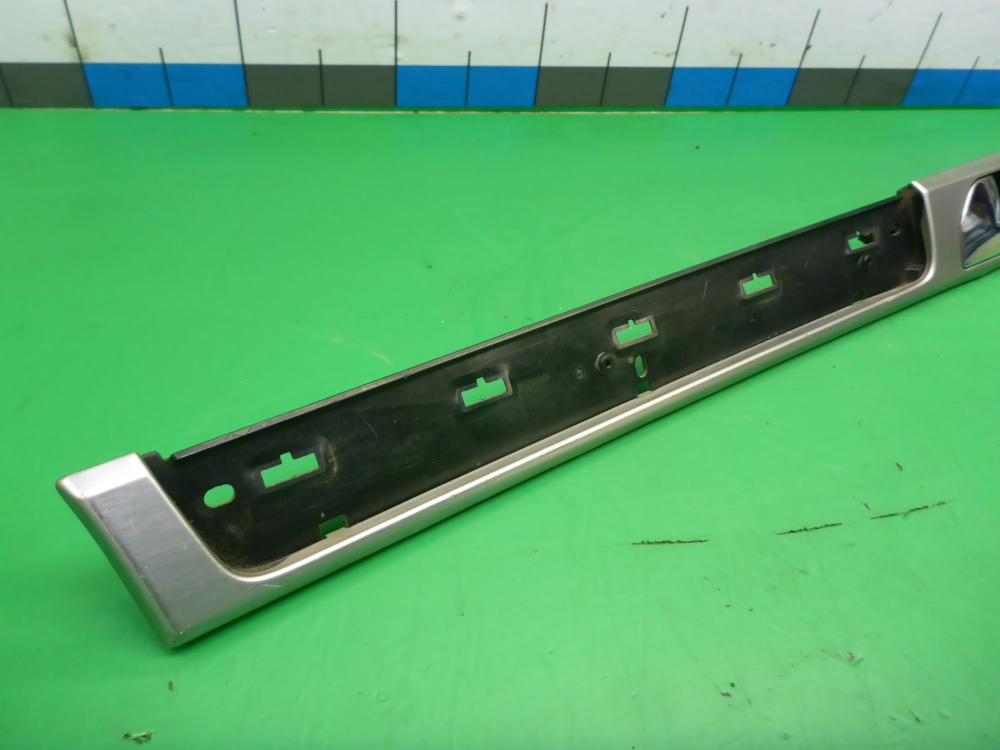 Ручка двери передней внутренняя левая