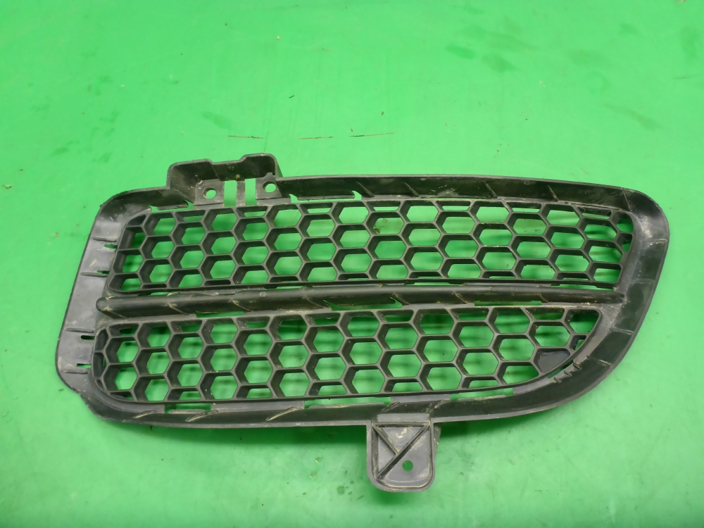 Решетка в бампер левая