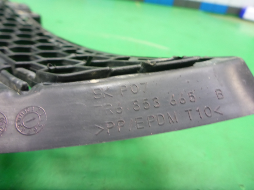 Решетка в бампер правая