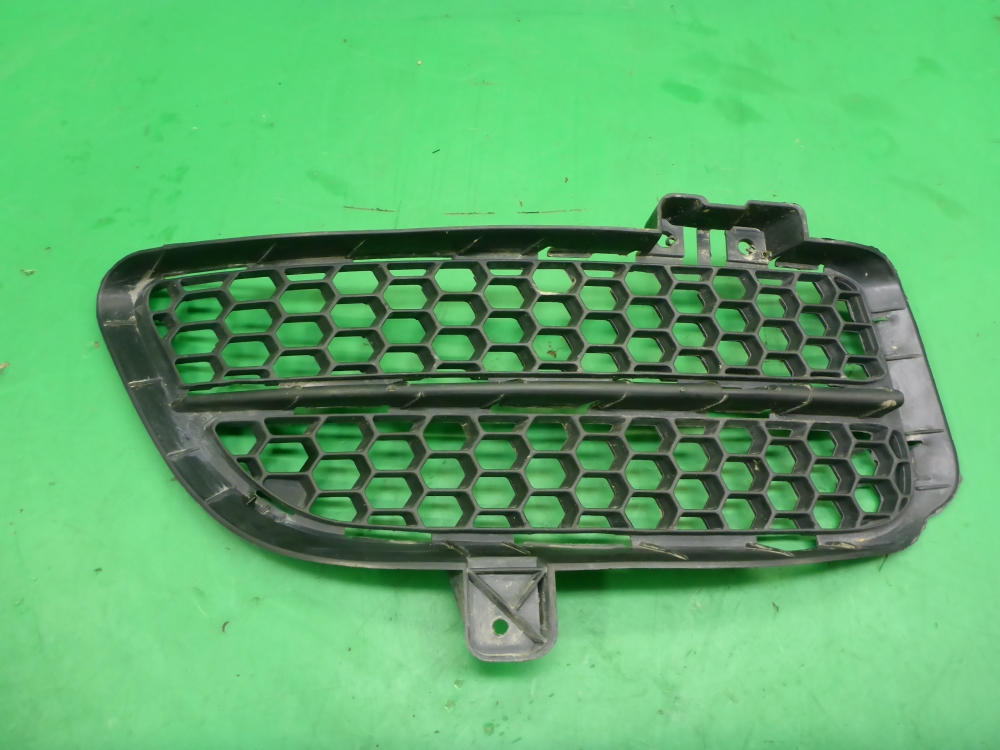 Решетка в бампер правая