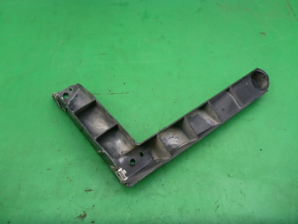 Кронштейн заднего бампера правый