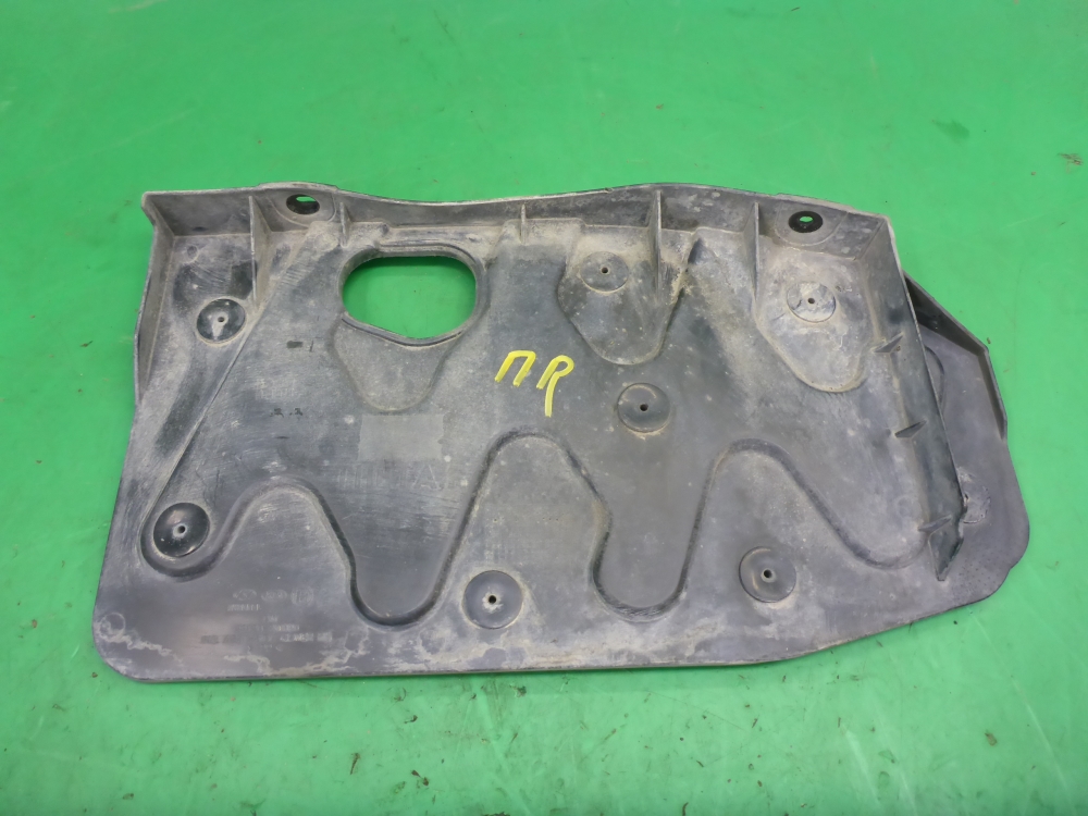 Пыльник двигателя боковой правый