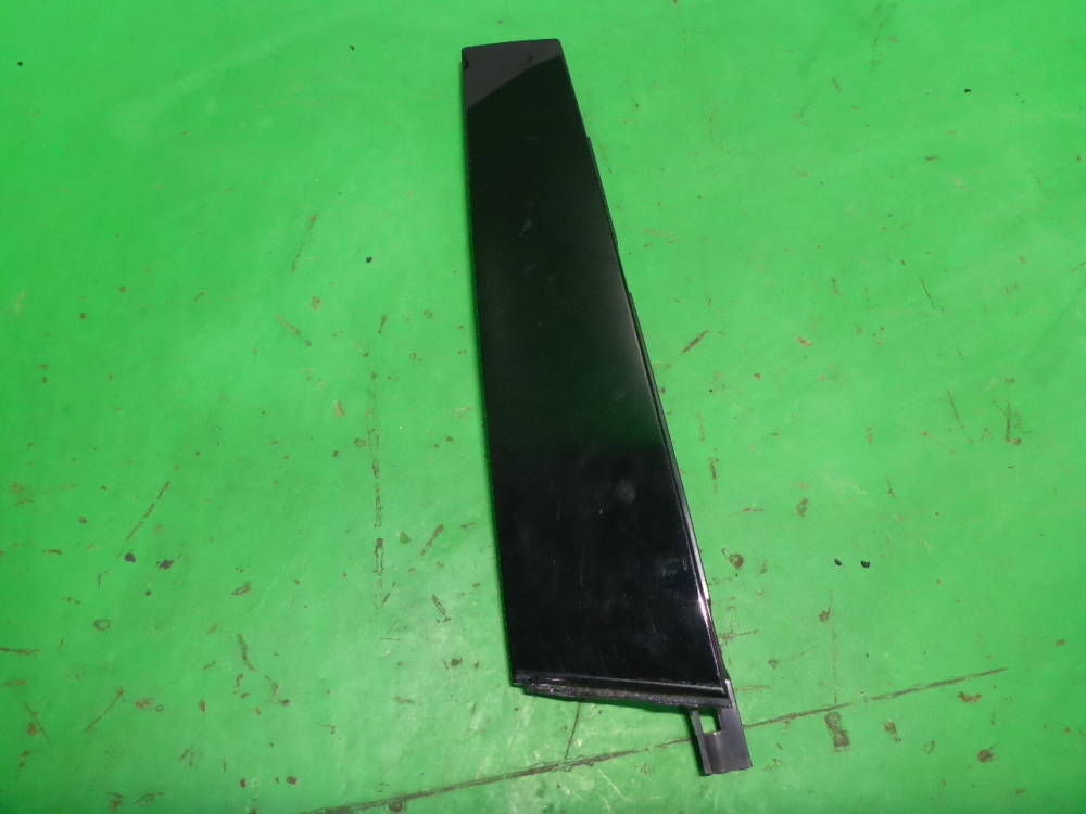 Накладка двери передней правой